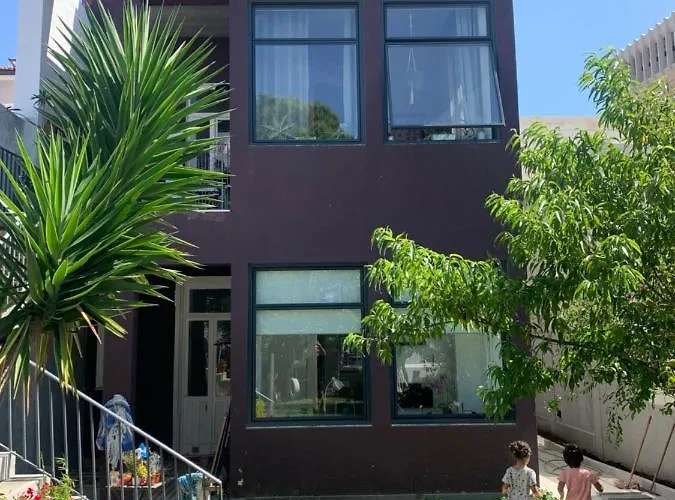 Pompeu Art Nouveau Apartment